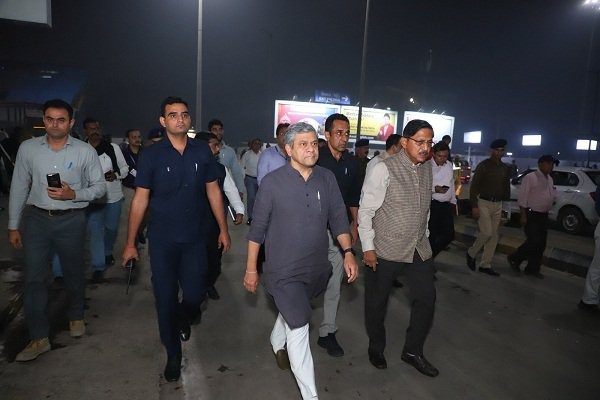 Railway Minister Ashwini Vaishnav visited New Delhi Railway Station to see Chhath arrangements.