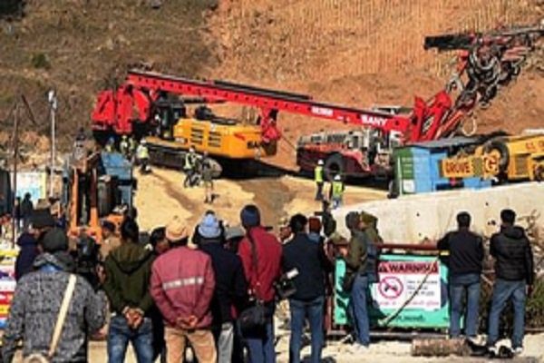 Uttarakhand Tunnel Accident Vertical drilling completed up to 30 meters, success achieved in taking out the broken part of the auger machine.