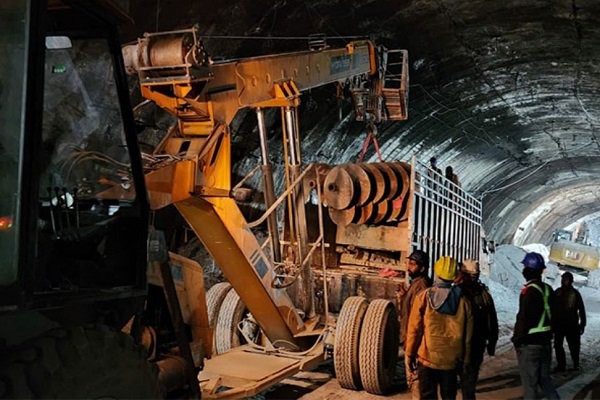 Uttarkashi Tunnel accident Rescue operation halted on sixth day, third machine being brought from Indore