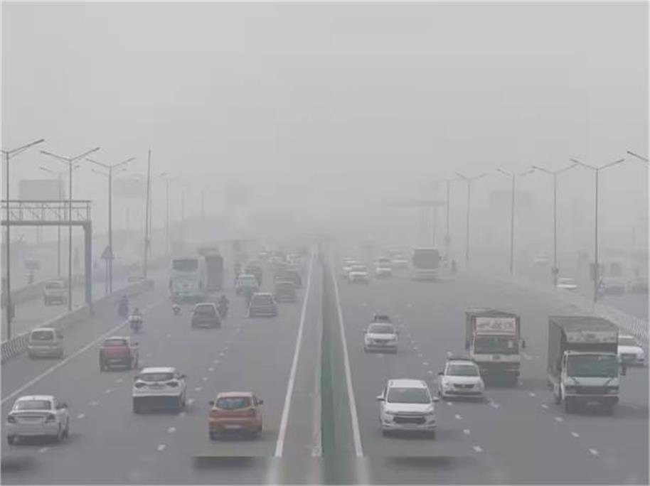 Dense fog in Delhi-NCR, IMD issues red alert, many trains and flights delayed