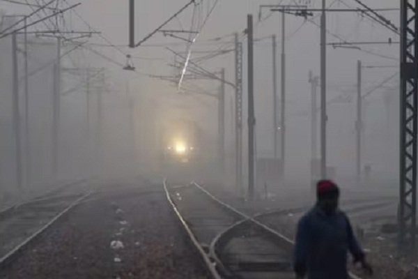 Fog havoc Low visibility stopped the speed of trains, more than 100 flights affected