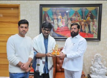 Global star Ram Charan along with his wife Upasana met Chief Minister Shri Eknath Shinde... Shinde family welcomed him in a traditional manner...!