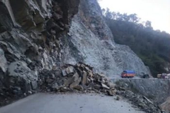 Landslide again on Rishikesh-Badrinath highway, traffic disrupted;People had to face problems