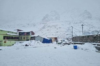 Severe cold in Kedarnath Dham, construction work put on break