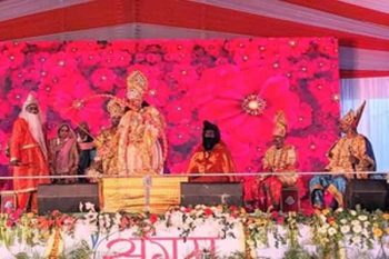 Stage decorated with the skills of the elderly, emotional staging of Ramlila