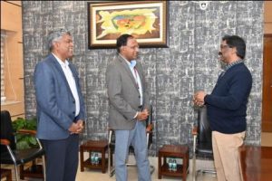 Chief Minister Shri Hemant Soren today received a courtesy call from Shri M Nagaraju, Additional Secretary, Ministry of Coal and Dr. B. Veera Reddy, CMD of Central Coalfields Limited (CCL).