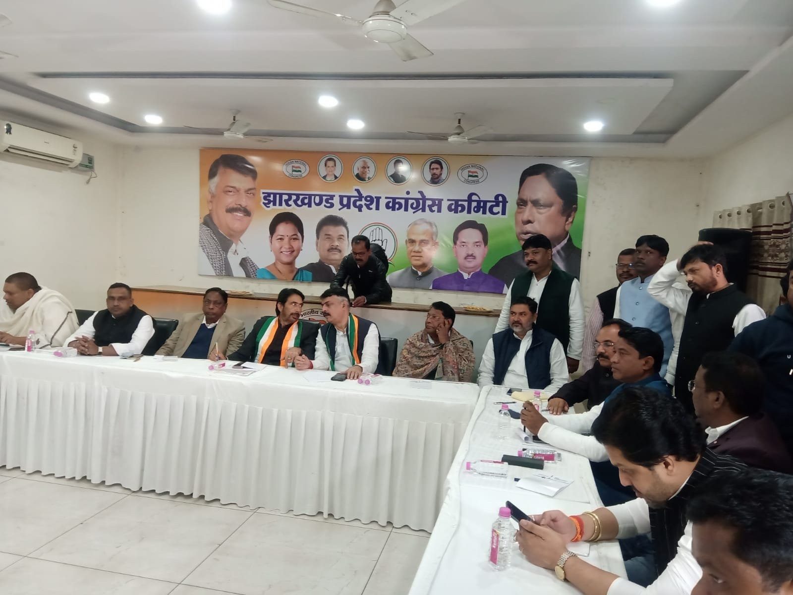 Congress MLAs of Jharkhand expressed solidarity with the coalition government.