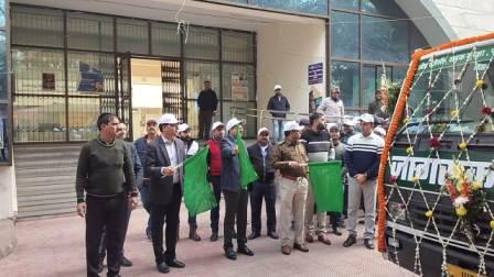 Deputy Commissioner Ranchi, Mr. Rahul Kumar Sinha and Senior Superintendent of Police, Ranchi, Mr. Chandan Kumar Sinha jointly flagged off the Road Safety Awareness Rath.