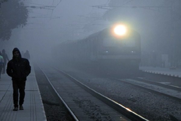 Due to dense fog, 30 trains of Northern Railway were delayed from 1 hour to 6.30 hours.