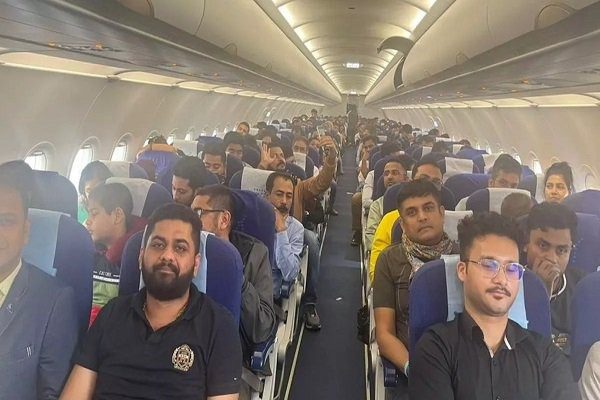 Fog havoc Flight going from Mumbai to Guwahati made emergency landing;Congress leaders were also on board