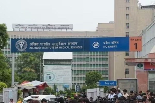 Massive fire breaks out in AIIMS director's office, creates panic;7 fire engines on the spot