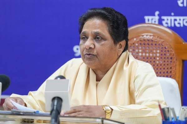 Mayawati expressed fear of danger, raised demand for new office