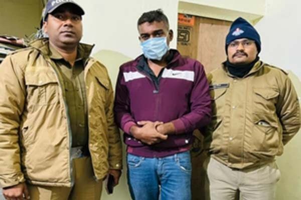 Police arrested the accused who threw acid on a girl in Doiwala near Jolly Grant Airport.