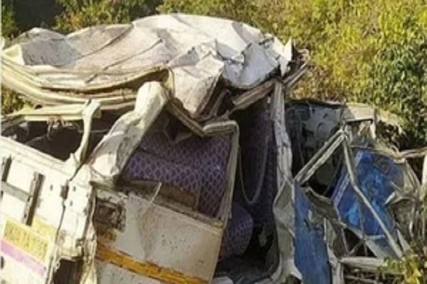 Uttarakhand Max vehicle falls into deep ditch near Maulekhal, driver dies