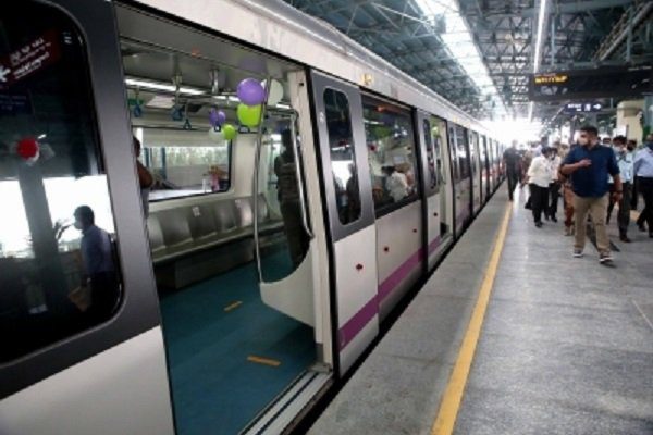 Woman jumps onto metro track to retrieve dropped mobile phone