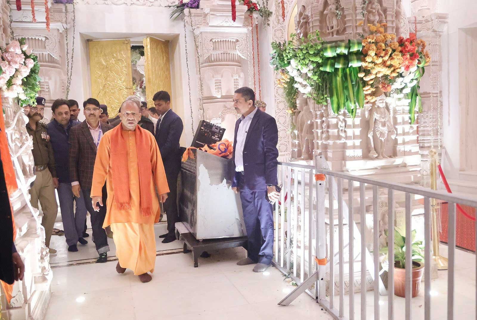 Yogi reviewed the arrangements for the visitors in Ayodhyadham, said, make everyone queue up and have darshan