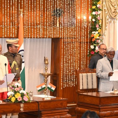 Honorable Governor Shri CP Radhakrishnan administered the oath of office and secrecy to Honorable Shri Champai Soren as the Chief Minister of Jharkhand in a swearing-in ceremony held at the Durbar Hall at Raj Bhavan today On this occasion, Honorable Shri Alamgir Alam and Honorable Shri Satyanand Bhokta also took oath as ministers.