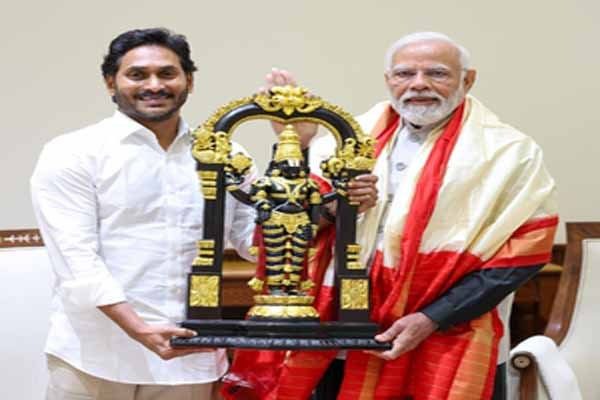 Andhra CM meets PM Modi, demands release of pending funds