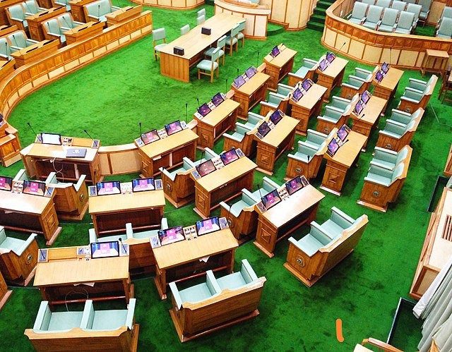 Big action by Speaker of Himachal Assembly 15 BJP MLAs suspended in budget session