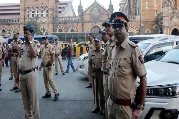 Bombs have been placed at 6 places in the city, Mumbai Police received a threatening message agencies alert