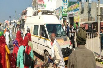 Farmers gave way to ambulance during protest