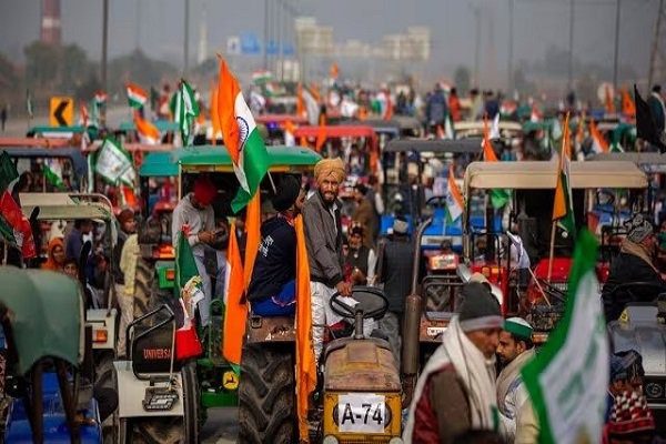 Farmers movement started from Punjab, a large number of farmers moved towards Haryana with tractor-trolleys.