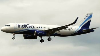 Indigo plane going from Delhi to Srinagar wobbles in bad weather, passengers' breathing stopped