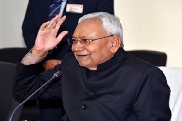 Nitish Kumar reached Legislature, JDU MLAs showed victory sign