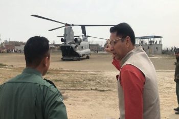 The Cabinet Minister provided immediate administrative assistance to the soldiers aboard the Air Force helicopter.