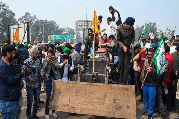 Today is the second day of farmers' protest at Shambhu border, four borders of Delhi completely sealed, internet ban extended for two days in 7 districts.