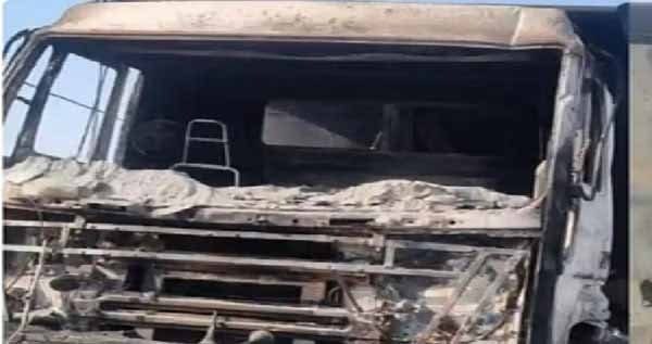 Naxalites attacked crusher plant in Ranchi and burnt three vehicles and machines.