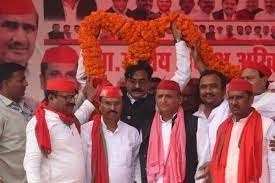 Data free with flour if India coalition government is formed: Akhilesh