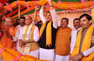 Rajnath Singh reached Rajeev Pratap Rudy's nomination.