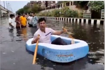 BJP councilor took a boat ride in Patparganj