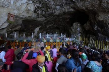 4.4 lakh devotees visited Baba Barfani in 28 days