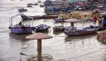 Ganga in spate in Varanasi, 84 ghats cut off from connectivity