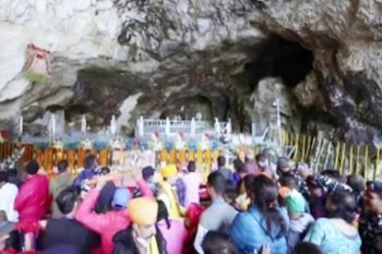 More than four lakh devotees visited Baba Barfani