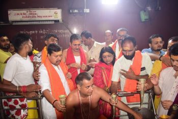 Nitin Naveen and Sanjay Mayukh offered prayers at Baba Hariharnath