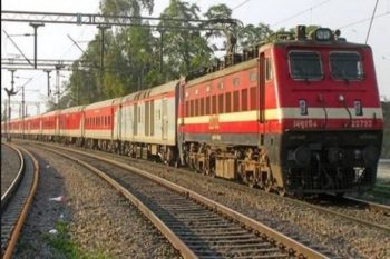 Attempt to overturn Doon Express in Rampur, Uttar Pradesh