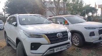 2.70 lakh rupees recovered from 12 gamblers who came in a Fortuner with BJP flag