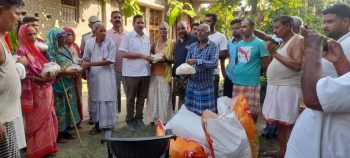 BJP leader Rakesh Singh distributed relief material among the flood victims