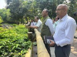 Union Minister of State Kirtivardhan Singh inspecting the zoo