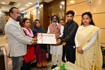 Chief Minister Shri Hemant Soren handed over a cheque of Rs 10 lakh to the family of martyr Agniveer Arjun Mahato and an appointment letter to the dependent