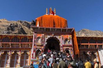 The doors of Badrinath temple will be closed today for winter