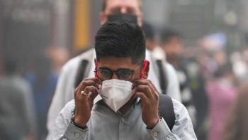 Breathing problems continue in Delhi, AQI crosses 300