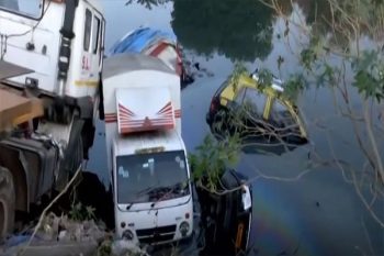 Horrible accident in Mumbai's Dharavi, tanker hits badly