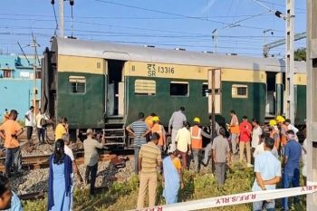 Passenger train derailed, passengers held their breath