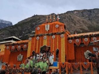 After Kedarnath, the doors of Badrinath Dham also opened
