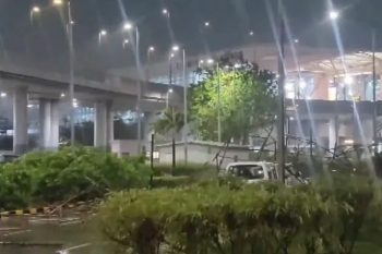 Big accident at Delhi airport due to strong winds, tin roof collapsed at Terminal 3
