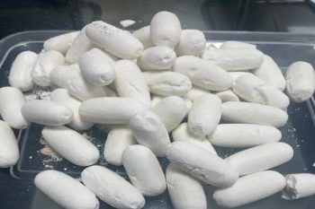 Cocaine found in the stomach of a foreign passenger at Mumbai airport, you will be shocked to know its price!